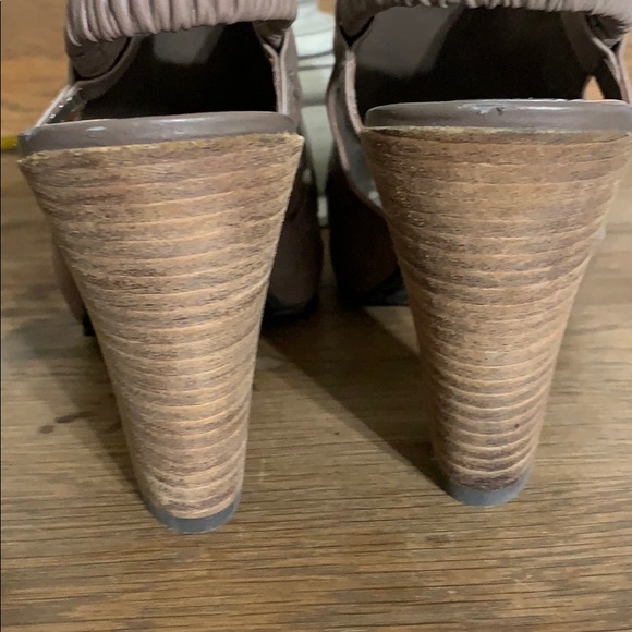 Taupe Gianni Bini 4” heels, new condition - Picture 4 of 8